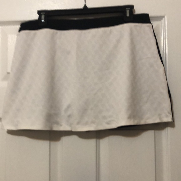 Nike women’s Dri-Fit tennis skort. Large. Black and white front/white back. - Picture 2 of 6